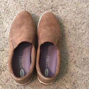 Dr Scholl’s size 9 sneaker/shoe.